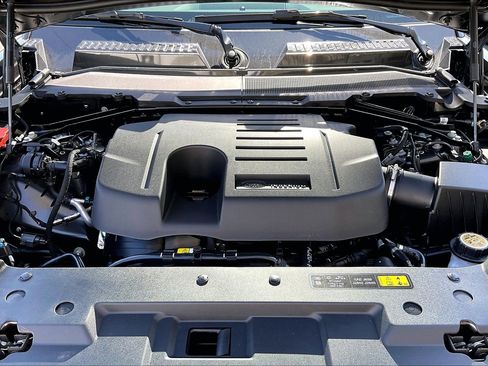 New 2026 Land Rover Defender 130 X-Dynamic SE AWD/4WD image 15