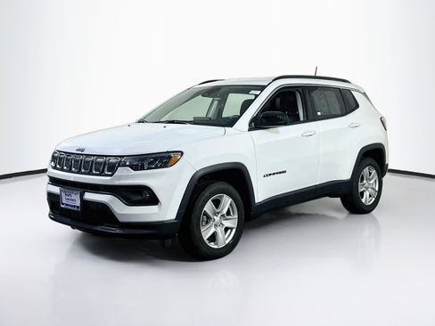 Used 2022 Jeep Compass Latitude w/ Convenience Group AWD/4WD image 1