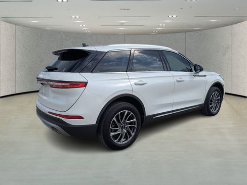 Used 2022 Lincoln Corsair FWD image 3