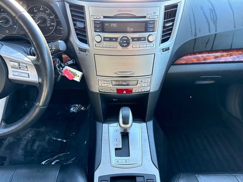 Used 2010 Subaru Outback 2.5i Limited image 17