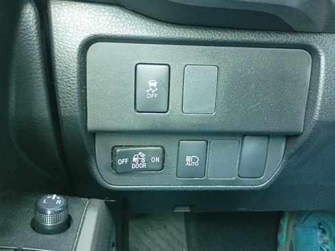 Used 2023 Toyota Tacoma SR5 AWD/4WD image 19