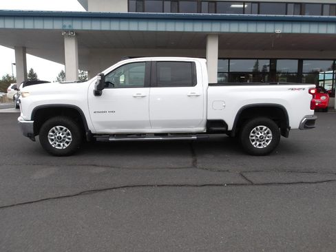 Used 2020 Chevrolet Silverado 2500 LT w/ All Star Edition image 2