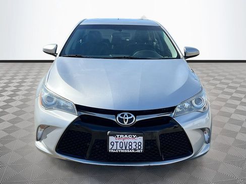 Used 2017 Toyota Camry SE image 2