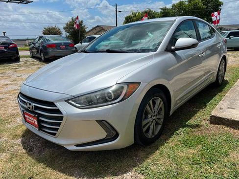 Used 2017 Hyundai Elantra Value Edition w/ Cargo Package FWD image 4