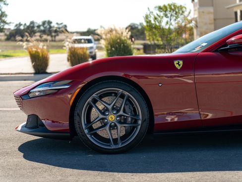 Used 2022 Ferrari Roma RWD image 11