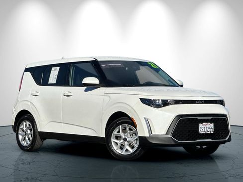 Certified 2025 Kia Soul S image 2