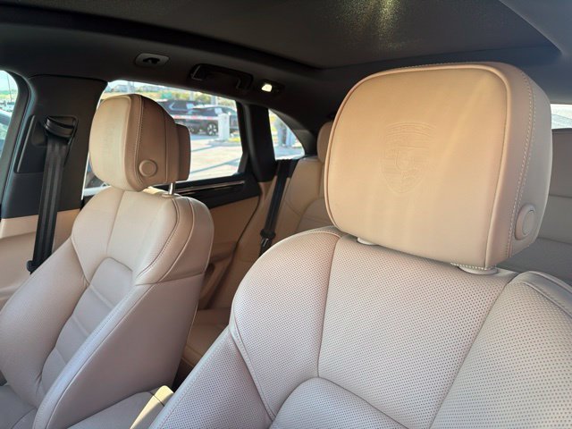 Used 2025 Porsche Macan AWD/4WD image 9