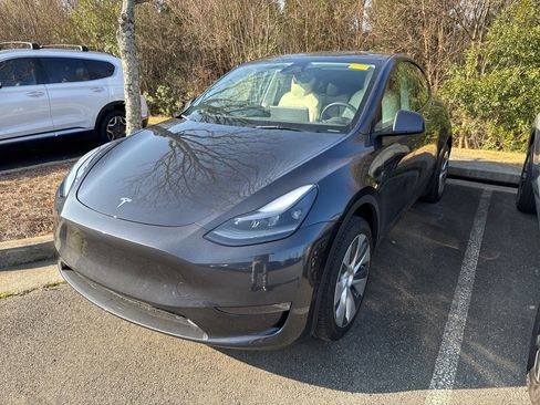 Used 2024 Tesla Model Y Long Range image 1