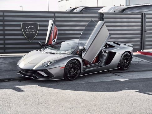 Used 2018 Lamborghini Aventador S AWD/4WD image 6