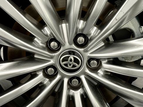 Used 2026 Toyota Highlander Platinum image 16