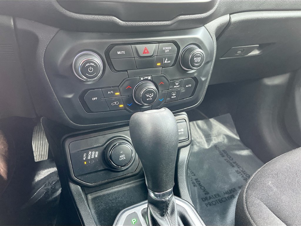 Used 2021 Jeep Renegade Latitude AWD/4WD image 17
