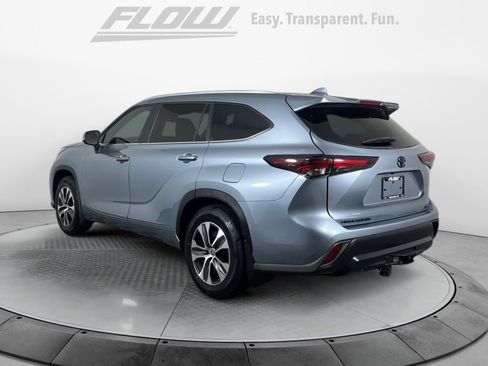 Used 2024 Toyota Highlander XLE image 6