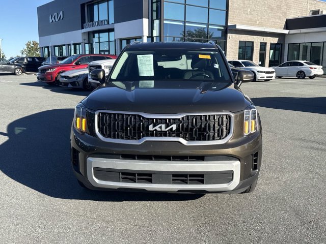 Certified 2024 Kia Telluride EX w/ EX Captain's Chair Package FWD image 2
