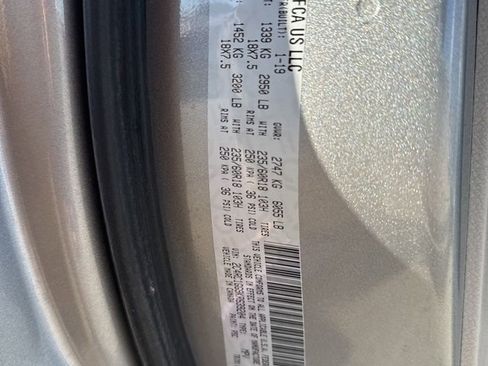 Used 2019 Chrysler Pacifica Limited w/ Advanced Safetytec Group image 36