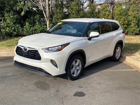 Used 2020 Toyota Highlander L w/ Phone Cable & Charge Package image 3