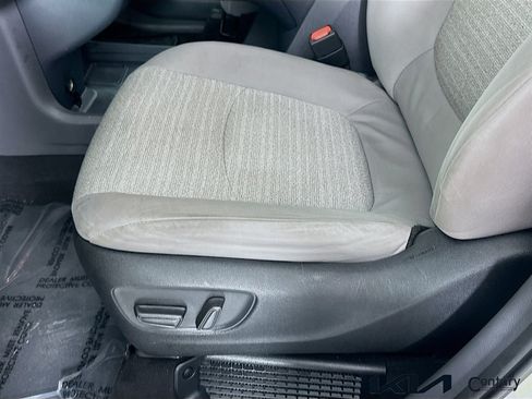 Used 2023 Toyota Sienna LE FWD image 18