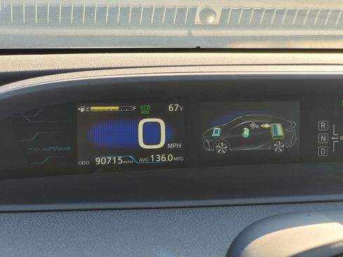 Used 2017 Toyota Prius Prime Premium image 16