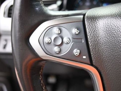 Used 2020 Chevrolet Suburban Premier AWD/4WD image 38