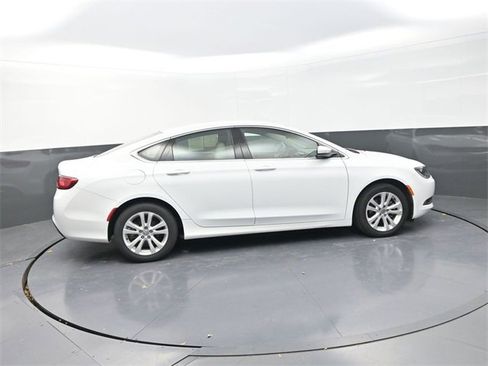 Used 2016 Chrysler 200 Limited image 8
