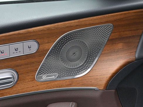 Used 2023 Mercedes-Benz GLS 450 4MATIC image 10