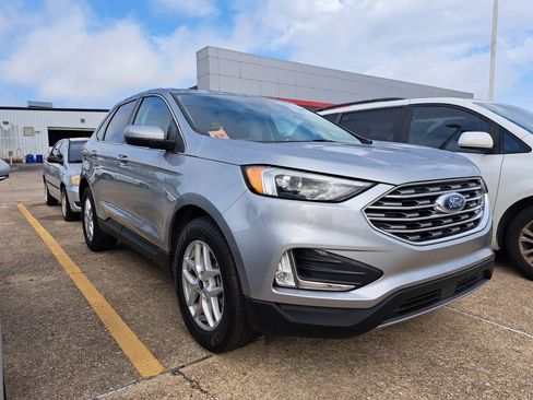 Used 2022 Ford Edge SEL w/ Convenience Package image 3
