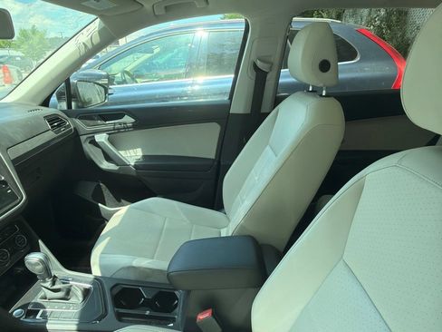 Used 2019 Volkswagen Tiguan SE w/ Panoramic Sunroof Package FWD image 4