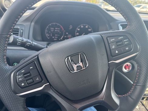 Used 2025 Honda Ridgeline TrailSport image 5