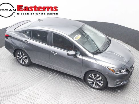 Used 2021 Nissan Versa SR FWD image 3