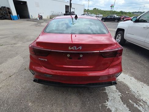 Used 2024 Kia Forte LXS w/ LXS Technology Package FWD image 5
