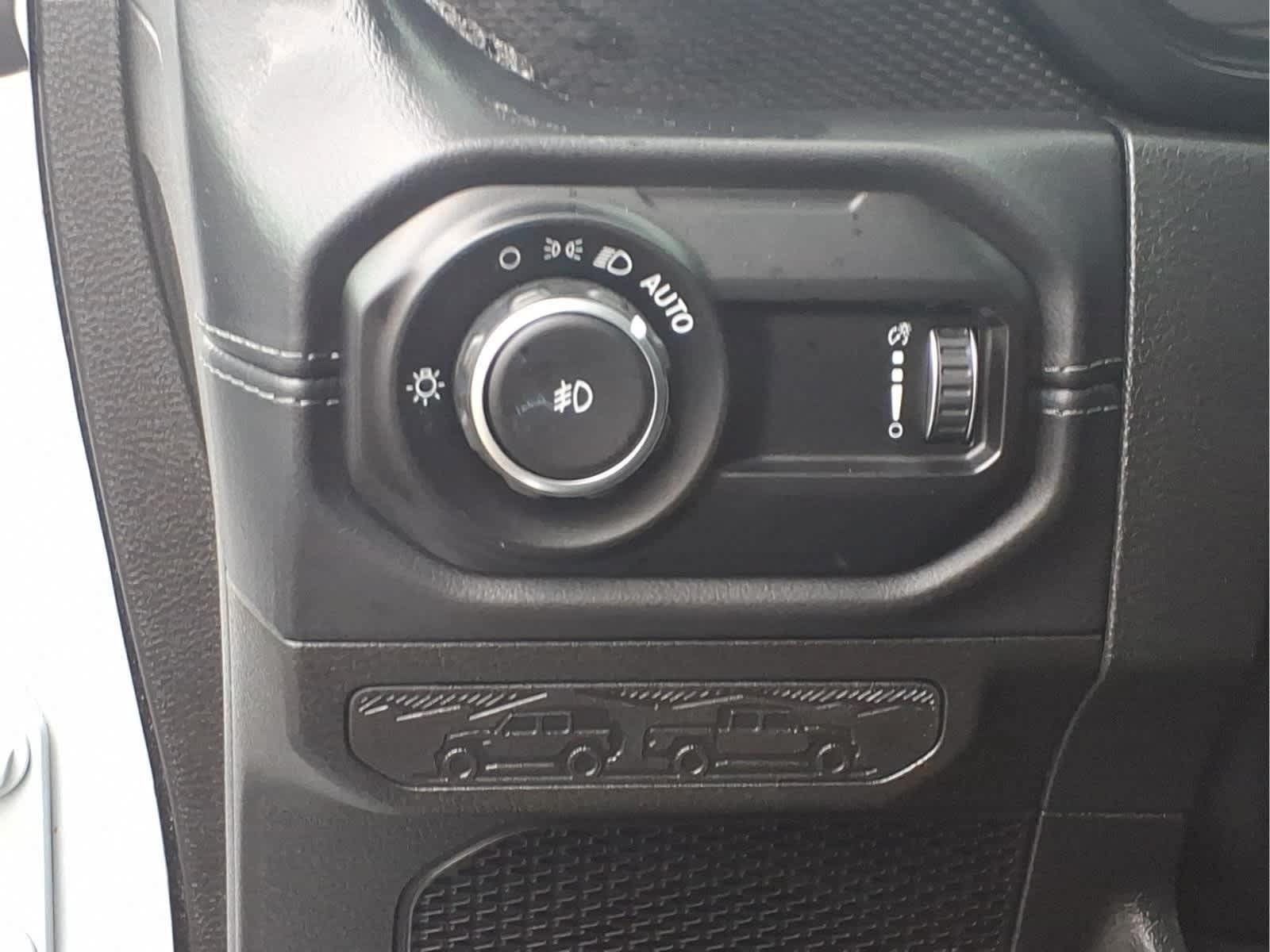 Used 2026 Jeep Wrangler Unlimited Rubicon AWD/4WD image 13