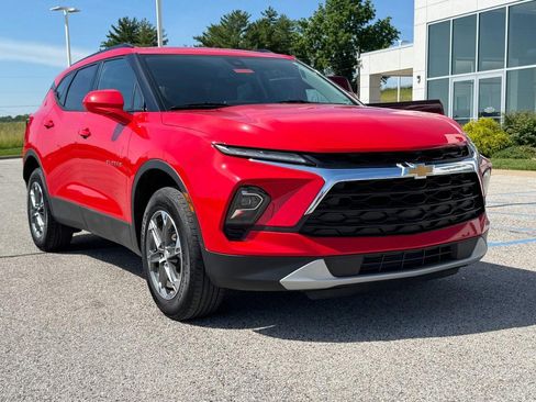 Used 2024 Chevrolet Blazer LT w/ Convenience Package FWD image 2