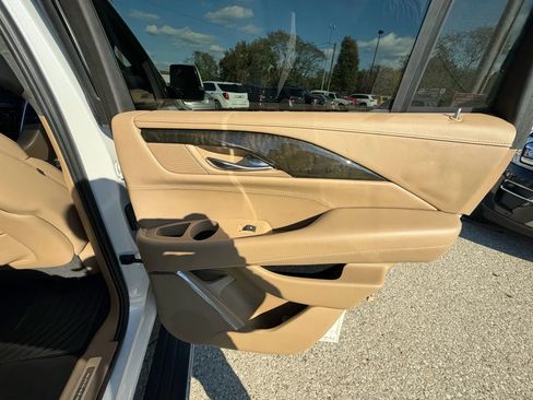 Used 2019 Cadillac Escalade Platinum image 29