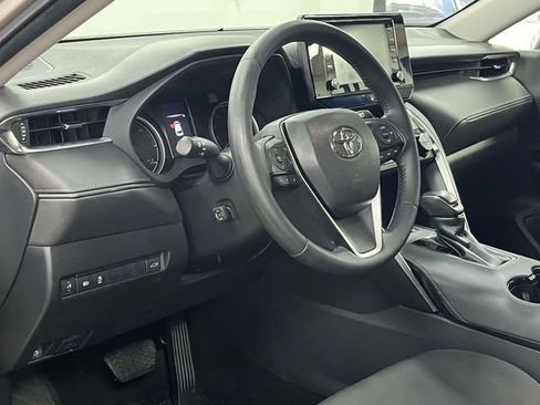 Used 2021 Toyota Venza LE w/ Carpet Mat Package (TMS) AWD/4WD image 12