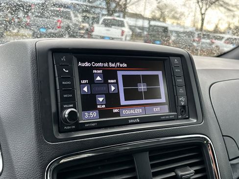 Used 2019 Dodge Grand Caravan SXT image 13