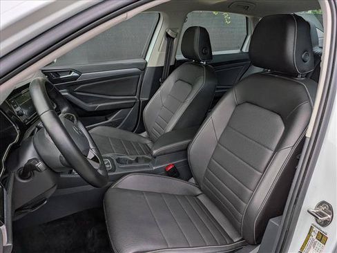 Certified 2023 Volkswagen Jetta SE w/ Panoramic Sunroof Package FWD image 23