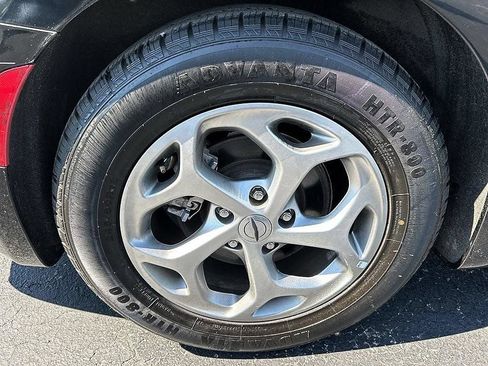 Used 2024 Chrysler Pacifica Limited FWD image 36