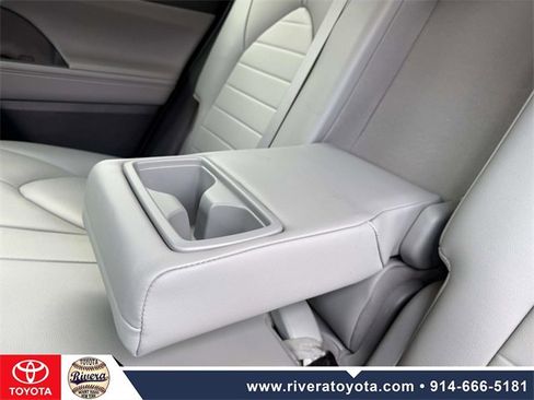 Used 2020 Toyota Highlander XLE image 16