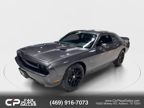 Used 2014 Dodge Challenger SXT RWD image 5