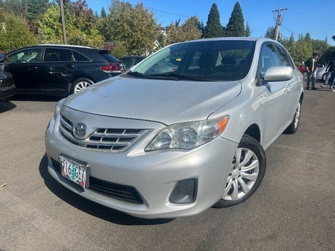 Used 2013 Toyota Corolla LE Special Edition image 2