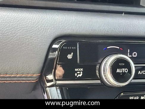 Used 2025 Honda Pilot TrailSport image 36