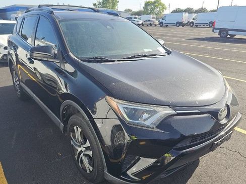 Used 2017 Toyota RAV4 LE FWD image 1