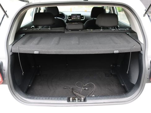 Used 2022 Hyundai Venue SE image 16