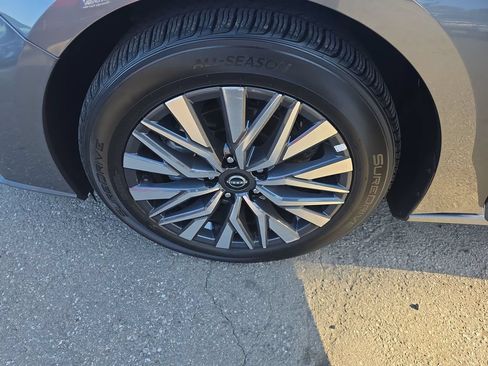 Used 2025 Nissan Altima 2.5 SV FWD image 24
