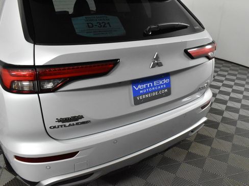Used 2024 Mitsubishi Outlander SE image 15