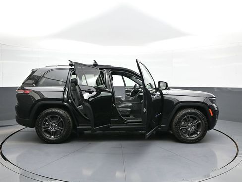 Used 2024 Jeep Grand Cherokee Trailhawk image 43