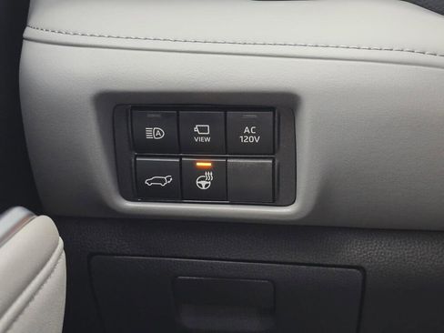 Used 2024 Toyota Highlander Platinum image 26