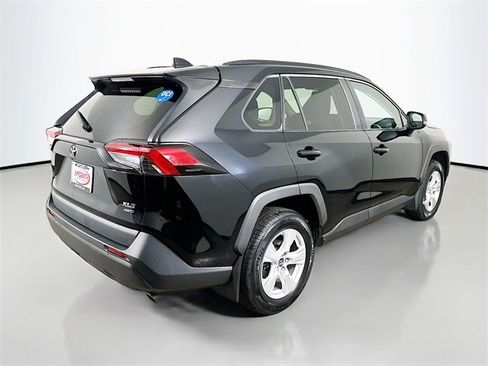 Used 2020 Toyota RAV4 XLE image 17
