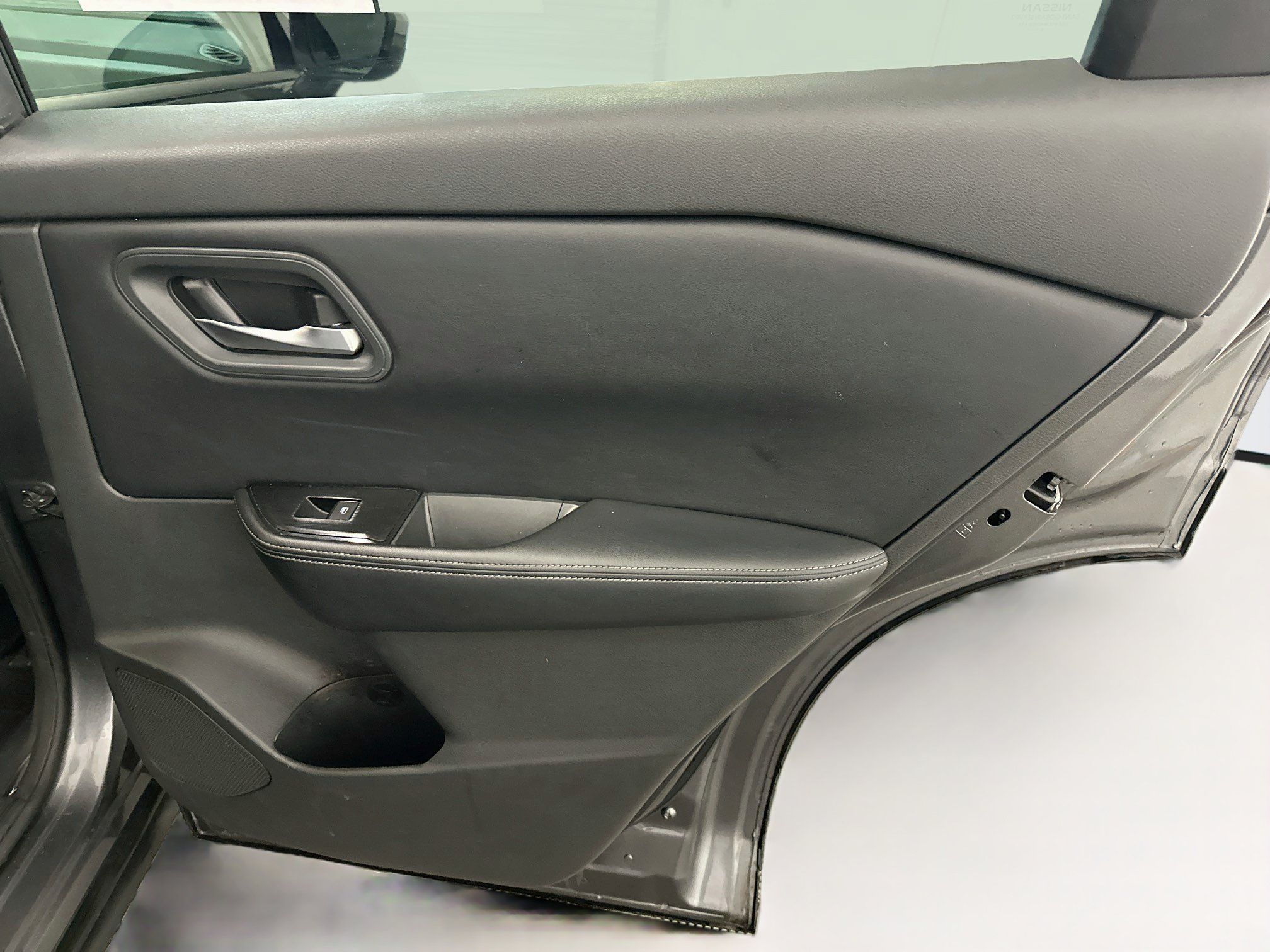 Used 2025 Nissan Rogue SV AWD/4WD image 31