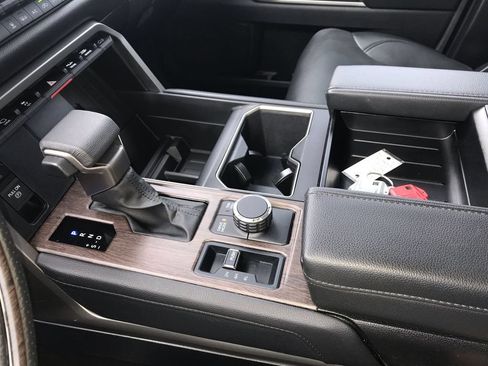 Used 2025 Toyota Tundra Limited AWD/4WD image 22