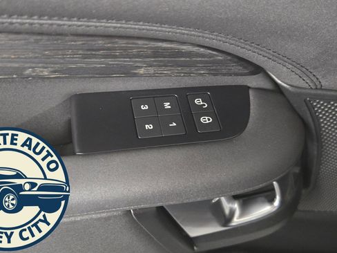 Used 2019 Land Rover Discovery HSE image 24